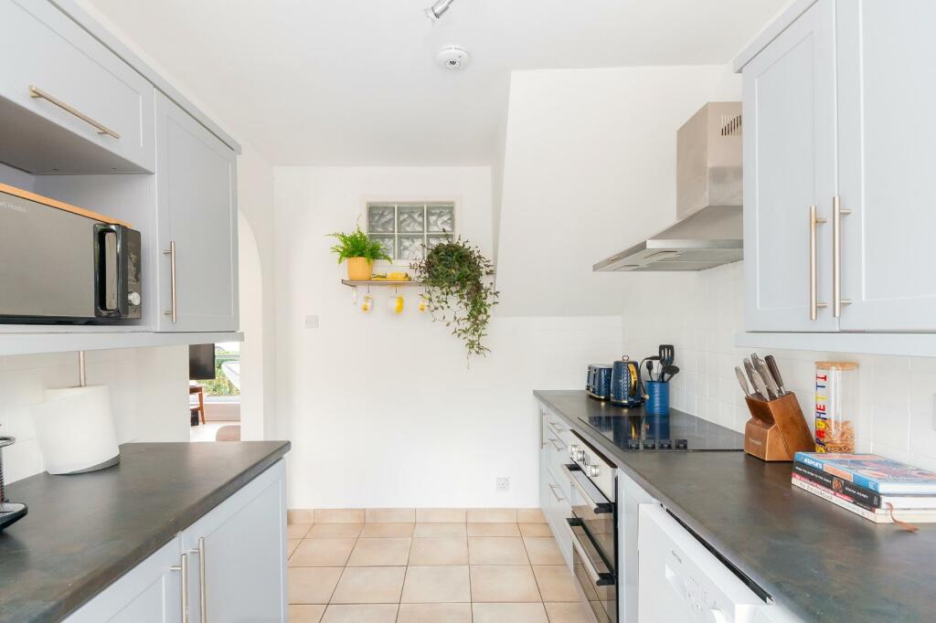 2H8RBN - Kitchen A.jpg