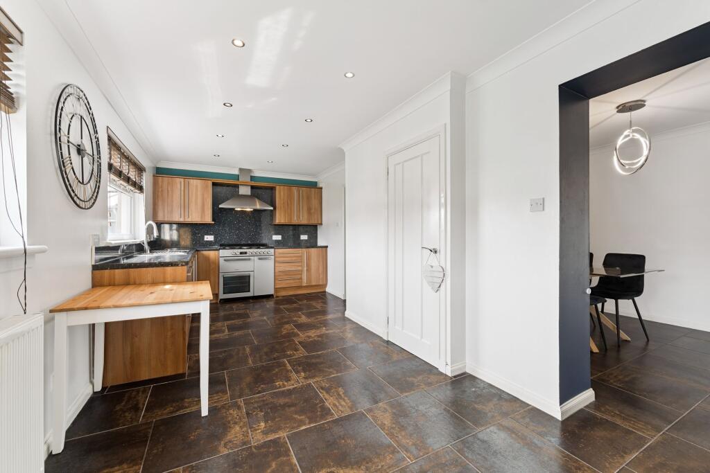 Kitchen / Dining Area