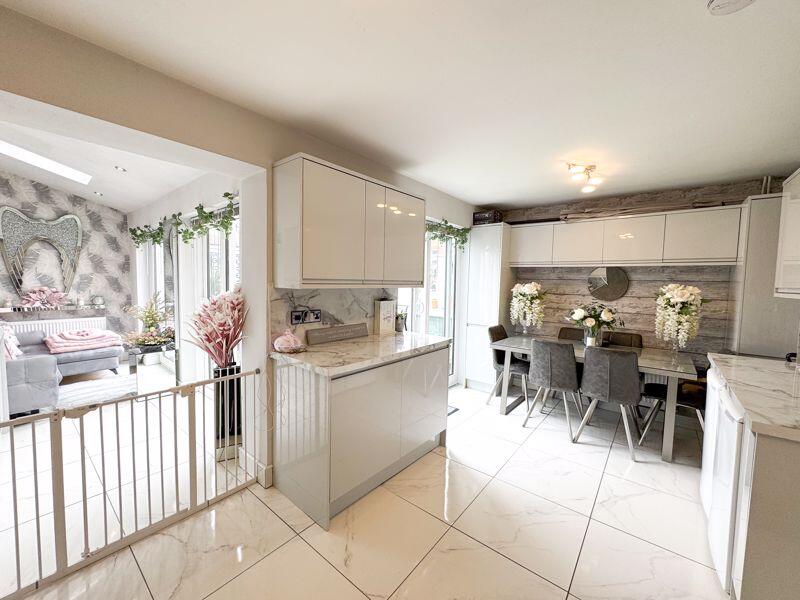 Kitchen-diner view 2 