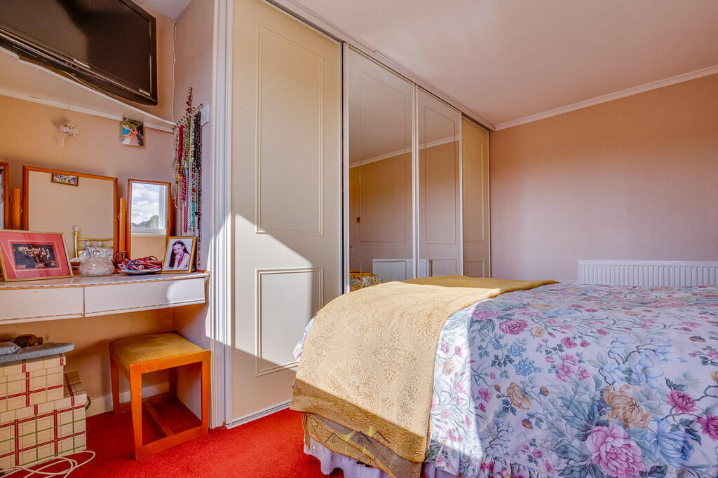 Bedroom 1.4