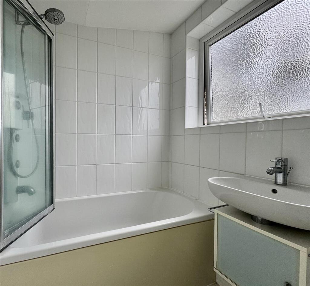 10 Bathroom 1.jpeg