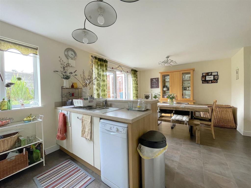 Kitchen:Dining Room (3).jpeg