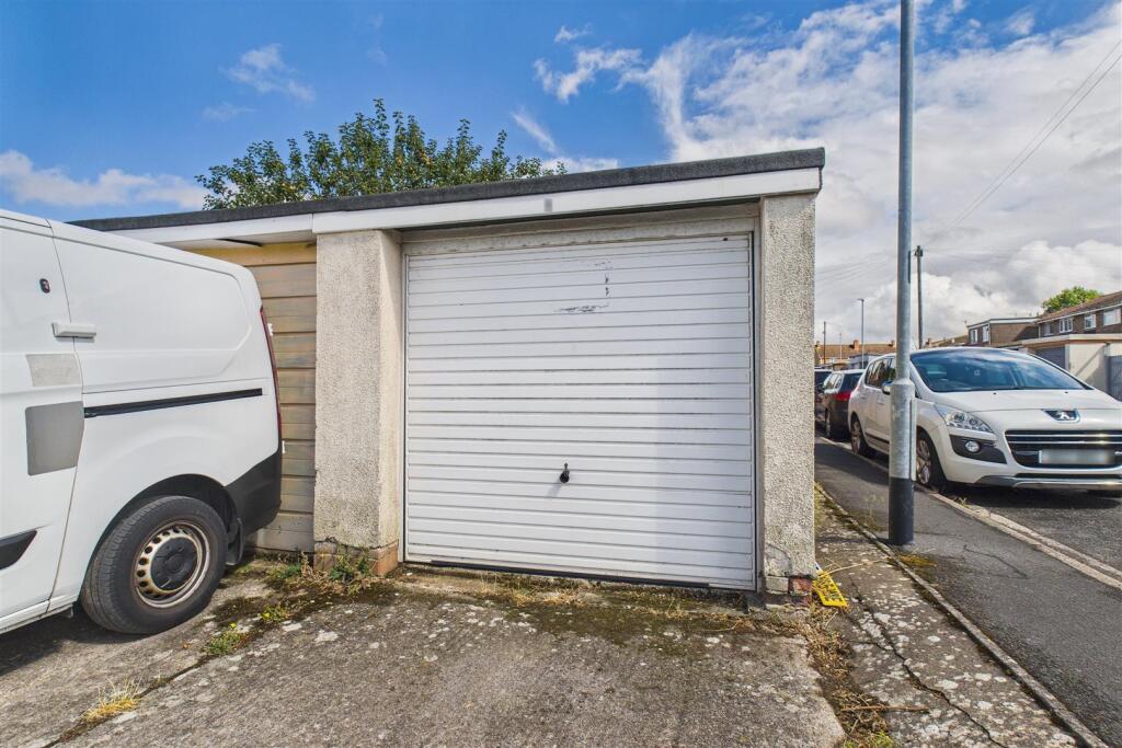 Garage and Parking &#64;, King Edward Close Whitchurch