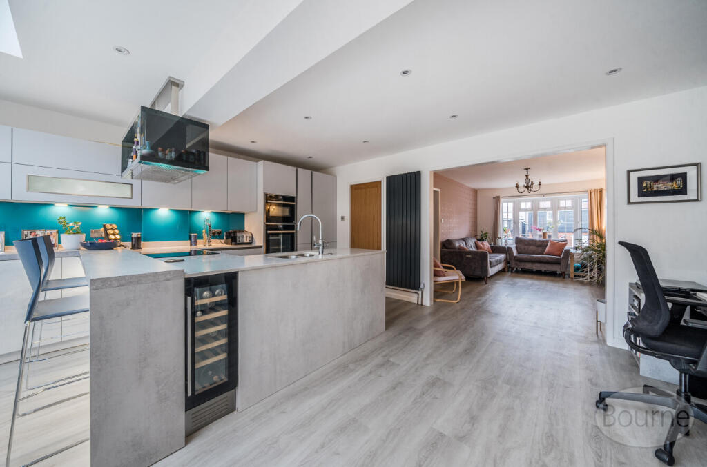 b65a76b5-648f-40f...