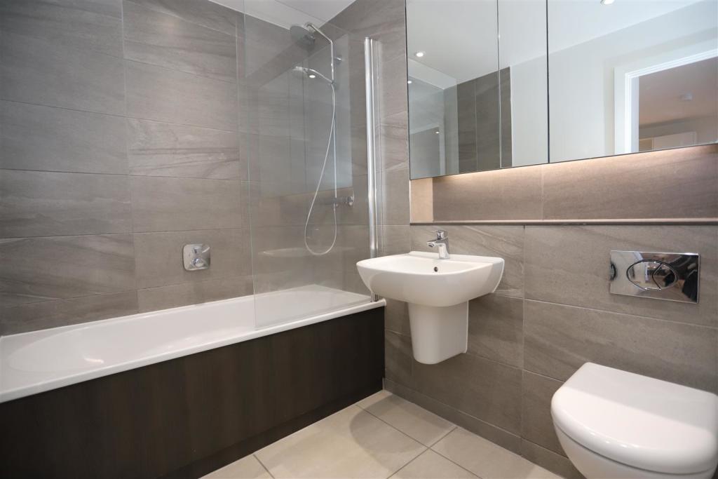 bathroom 1.JPG