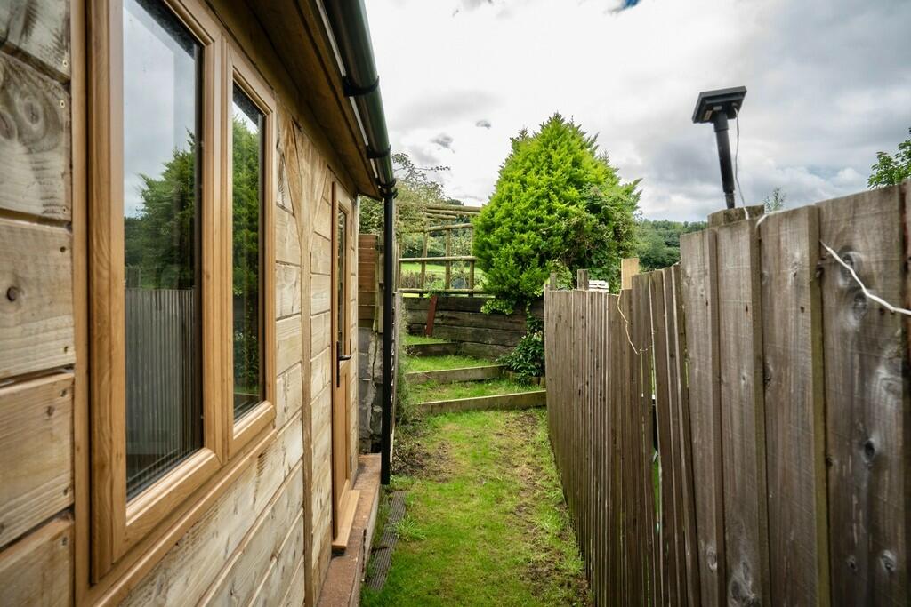 WALKWAY TO LAWN