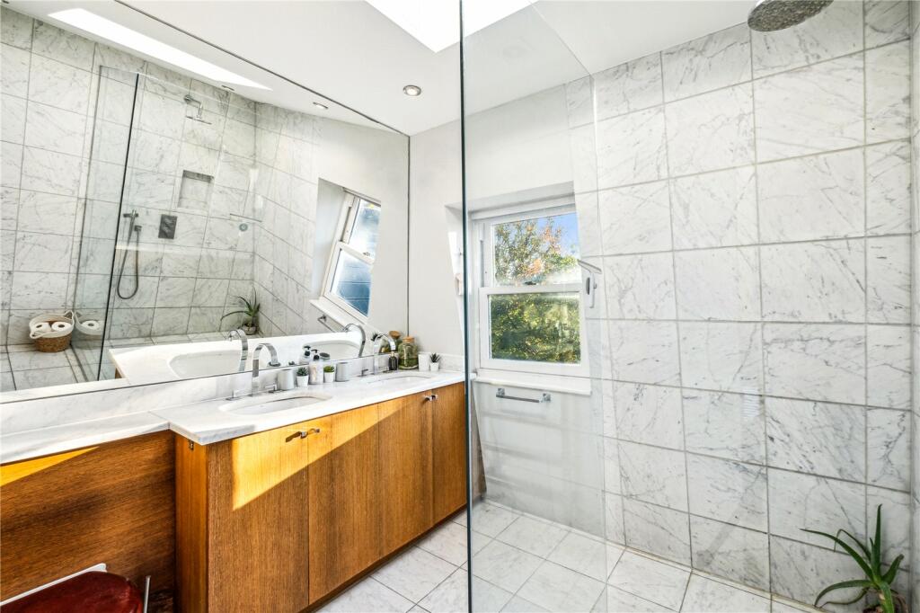 En Suite Shower