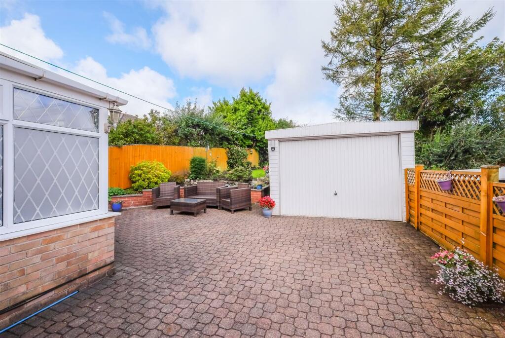 Detached garage