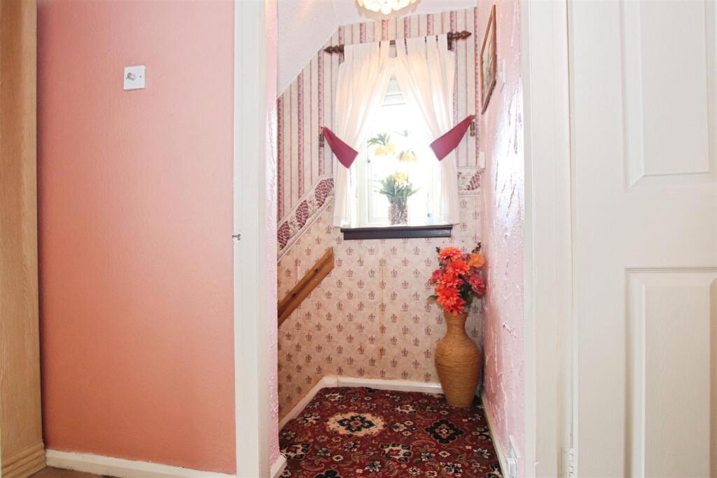 FIRST FLOOR LANDING