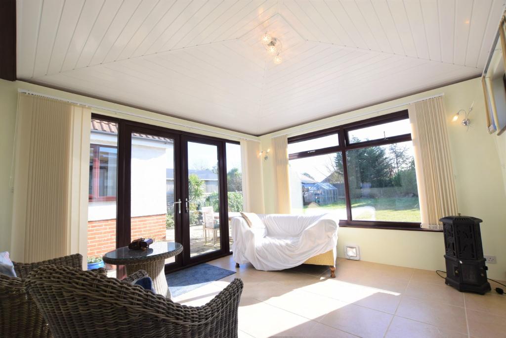 CONSERVATORY/GARDEN ROOM