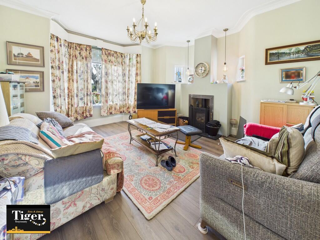 CAM02176G0-PR0757...