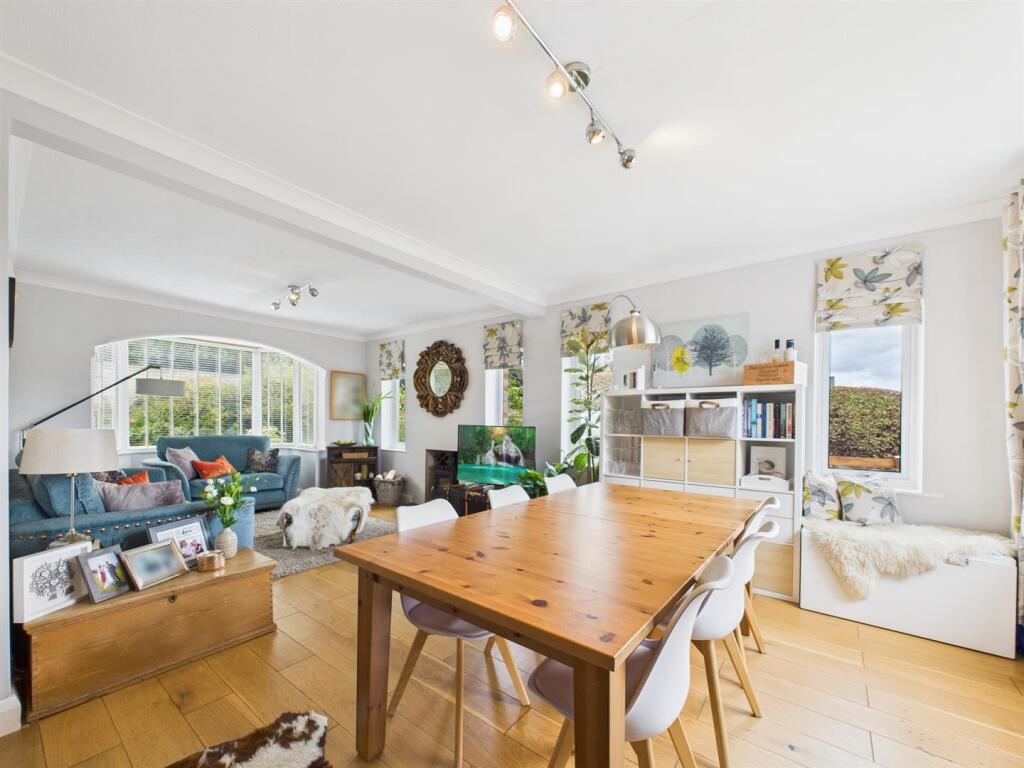 Open Plan Living/Dining Area