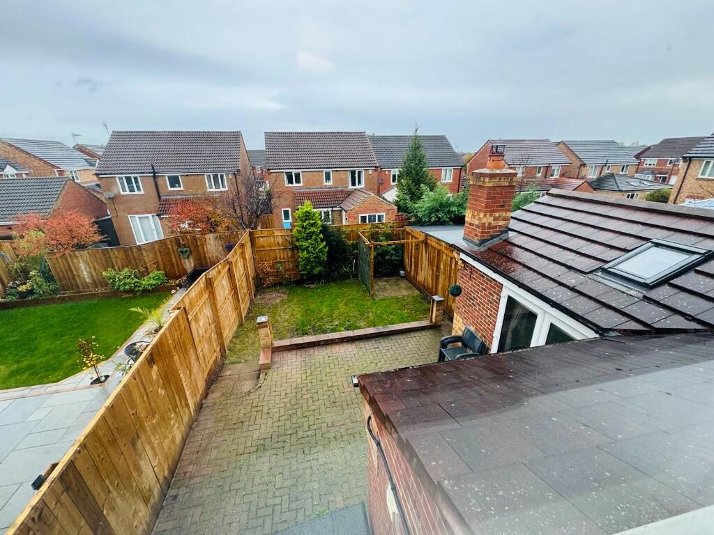 ENCLOSED REAR GARDEN