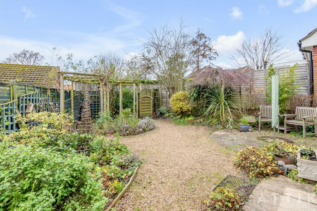 17 Rectory Grn, Halesworth IP19 8AN (22).jpg