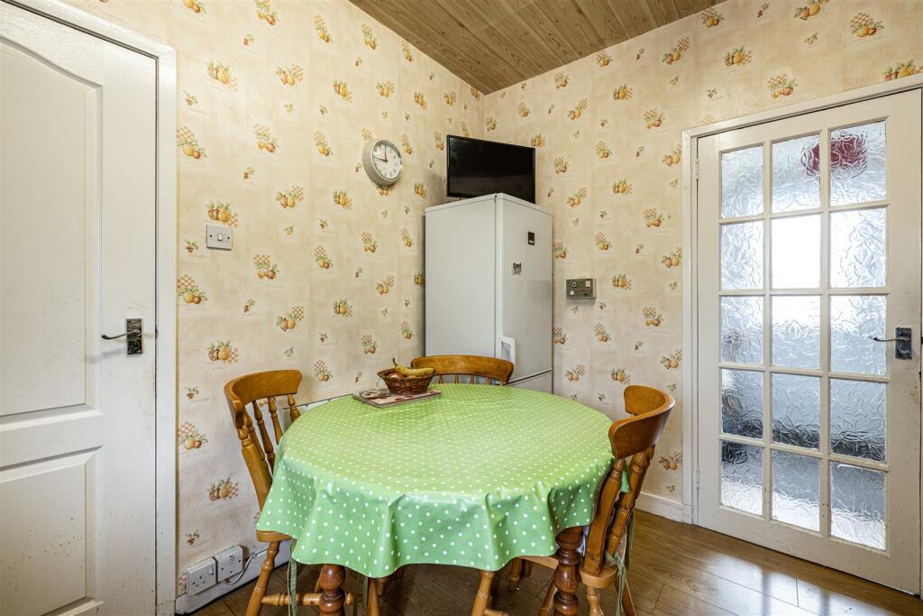 24 Roxburghe Place Newtown 12.JPG