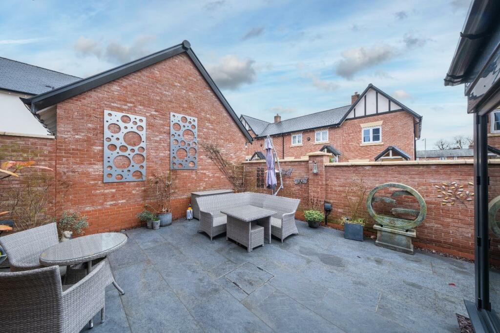 2 Bluebell Close-041.jpg