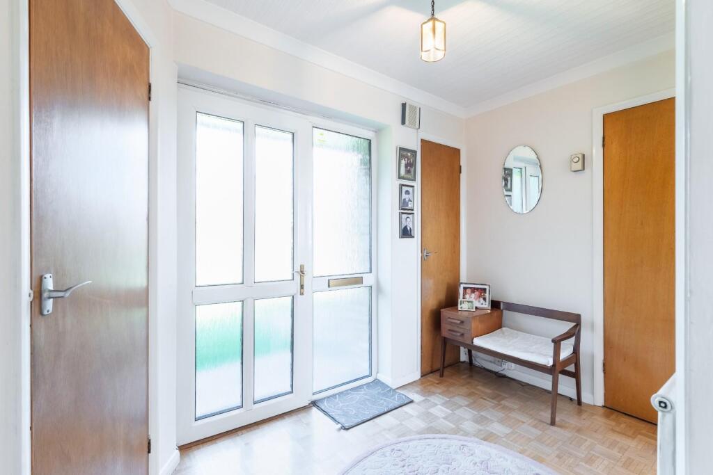 SPACIOUS RECEPTION HALLWAY