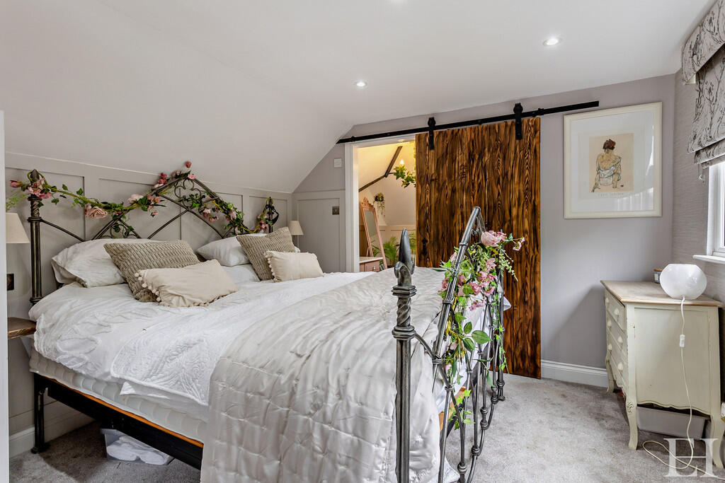 8648598-interiorW...