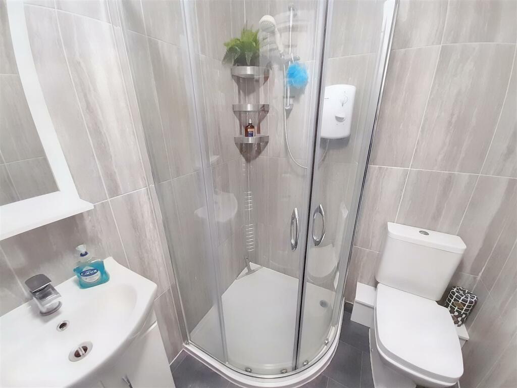 Ensuite shower room