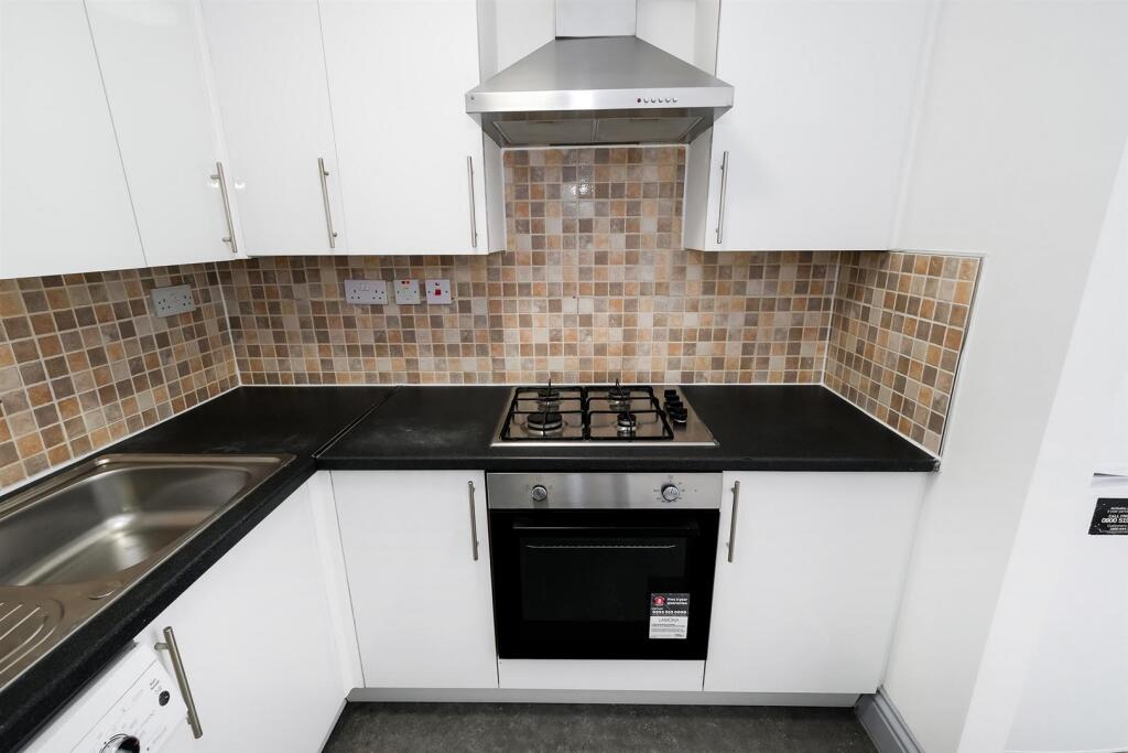 78-80 Spruce Hills Flat 2-15_web.jpg