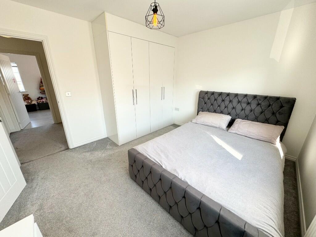 2ND FLOOR REAR BED