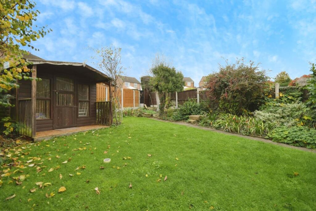 REAR GARDEN 04.jpg