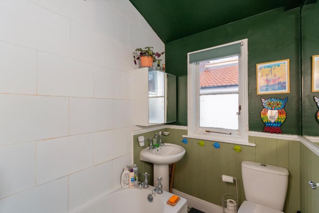 2S0RKE - Bathroom B.jpg