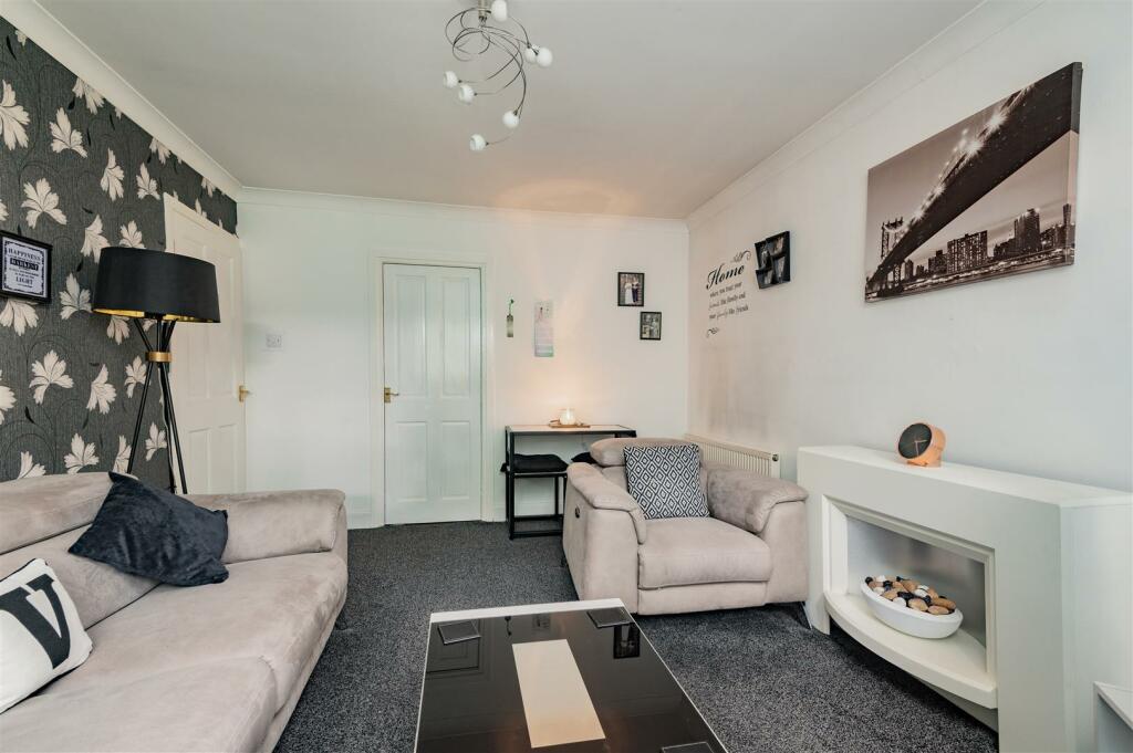 17 Kinneff Crescent Dundee Living room reshoot-2.j