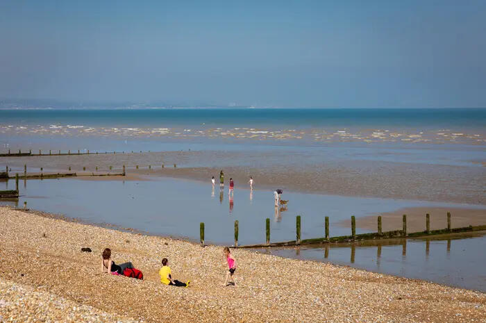 2019_Marlie_Kent_local_area_beach_view_people_6720