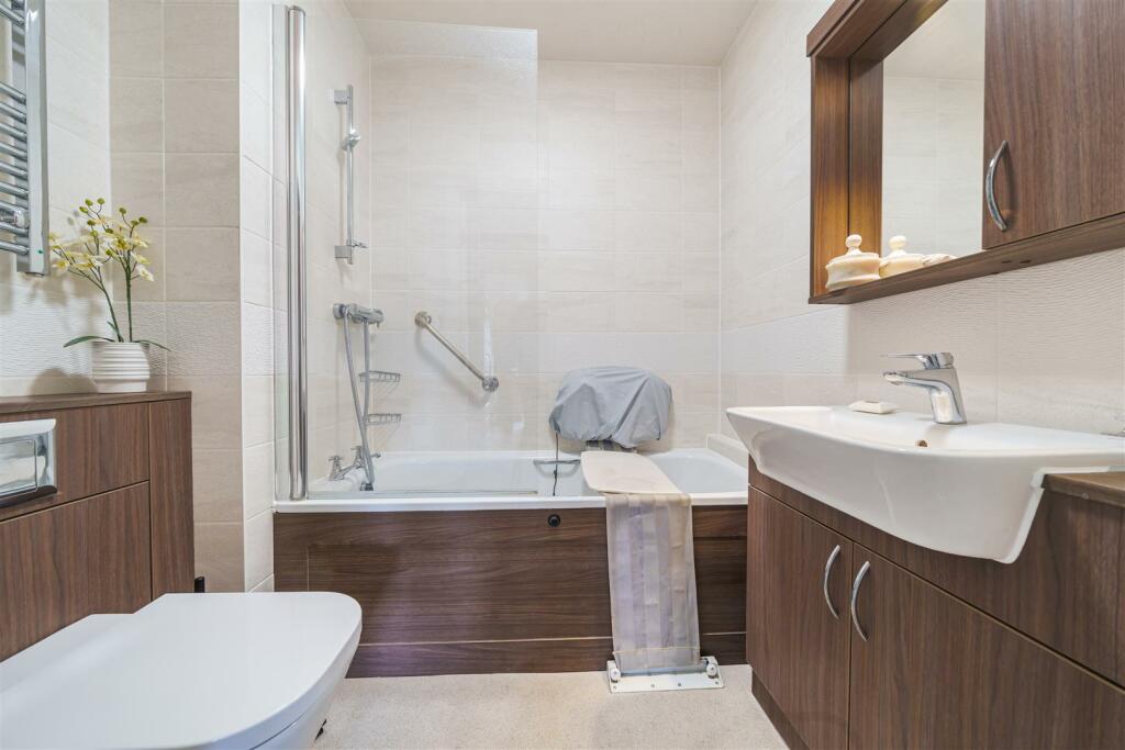 Bathroom.jpg