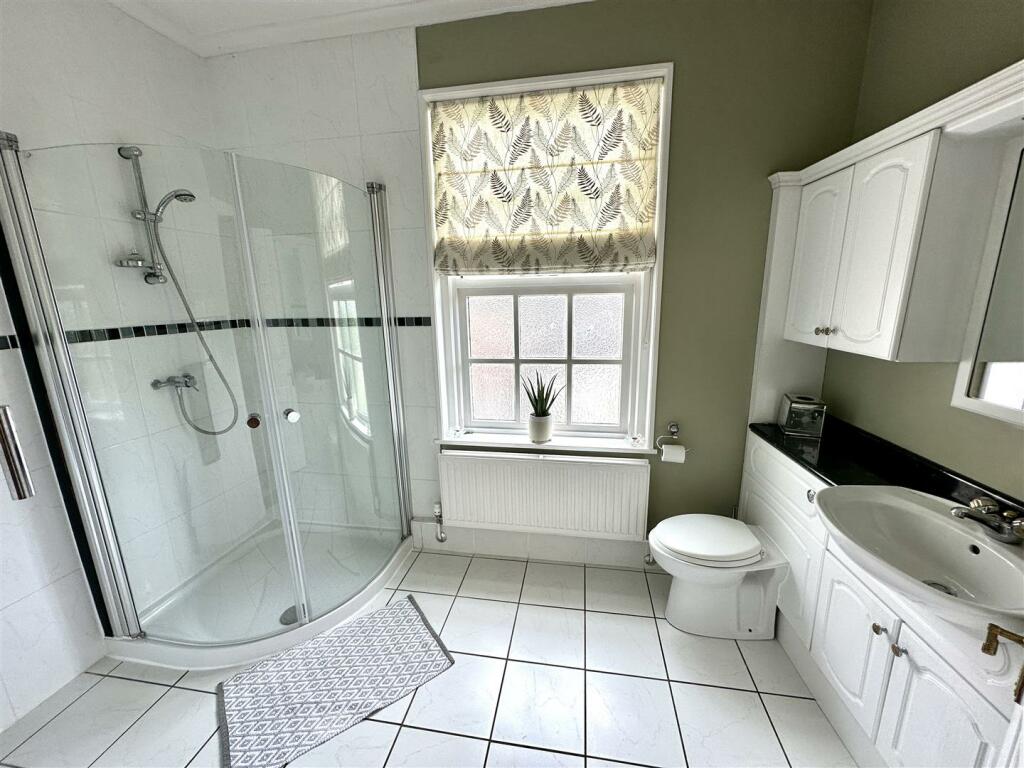BEDROOM 2 EN-SUITE.jpeg