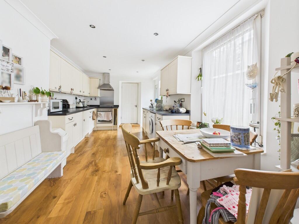 CAM03974G0-PR0160...