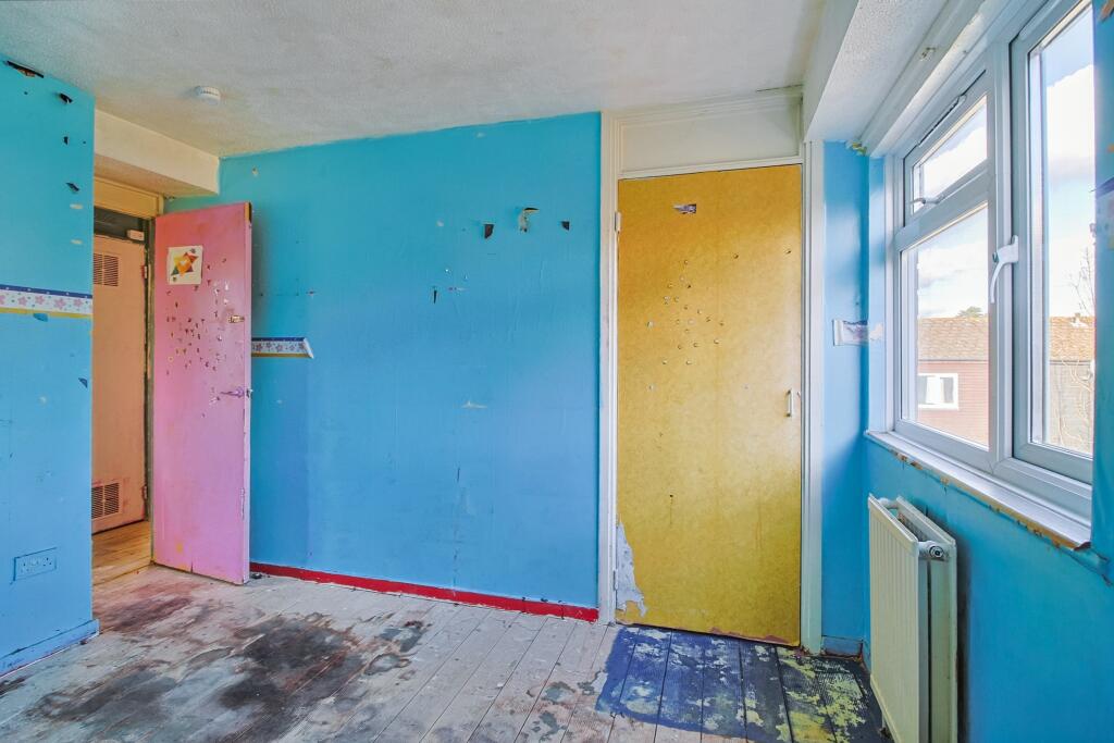 242 Pilgrims Way, Andover, SP10 5HU