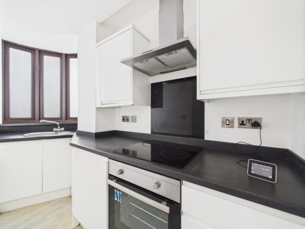 CAM01909G0-PR0361-STILL007