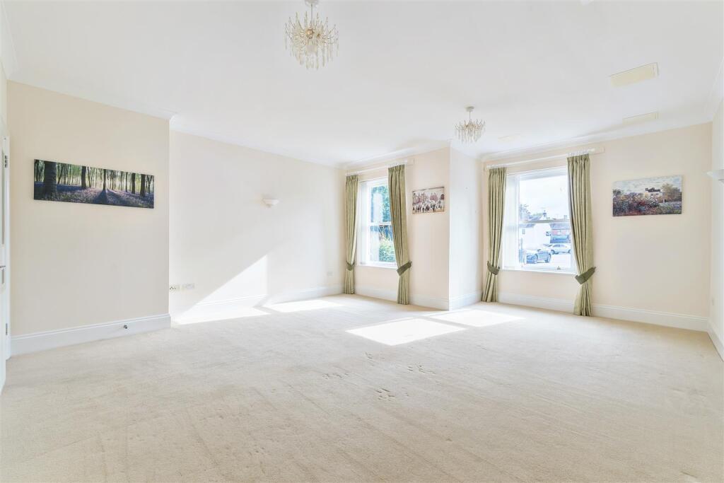 Sitting / Dining Room