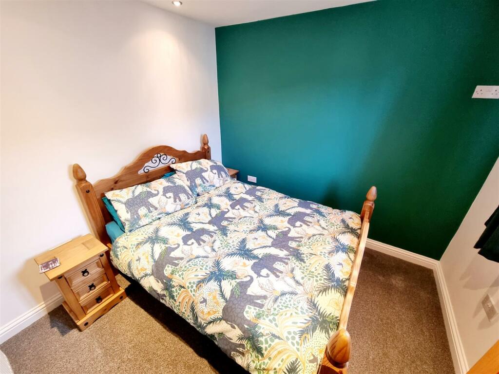 Bed 3.jpg