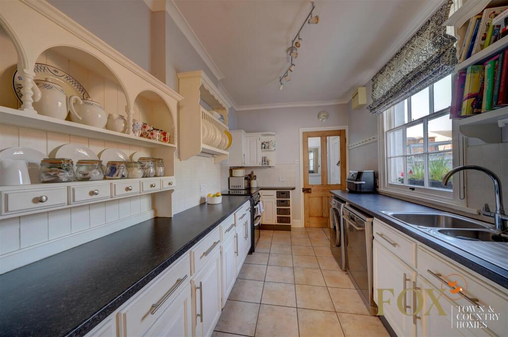 11 Lansdowne Crescen