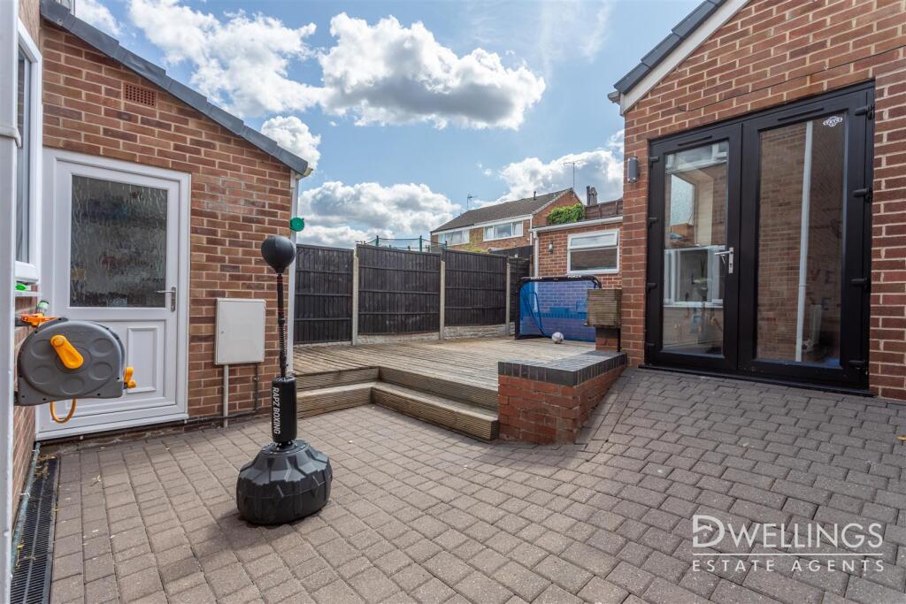 DWELEST- 8 Cheviot Close, Swadlincote, DE11 9EE-00