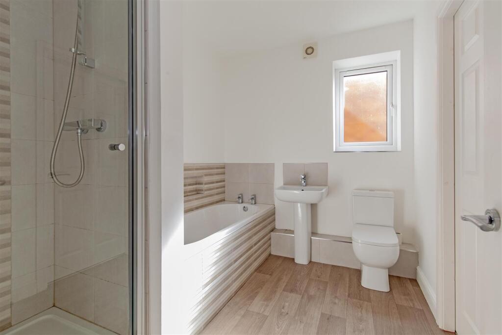 En suite Bathroom-1.jpg