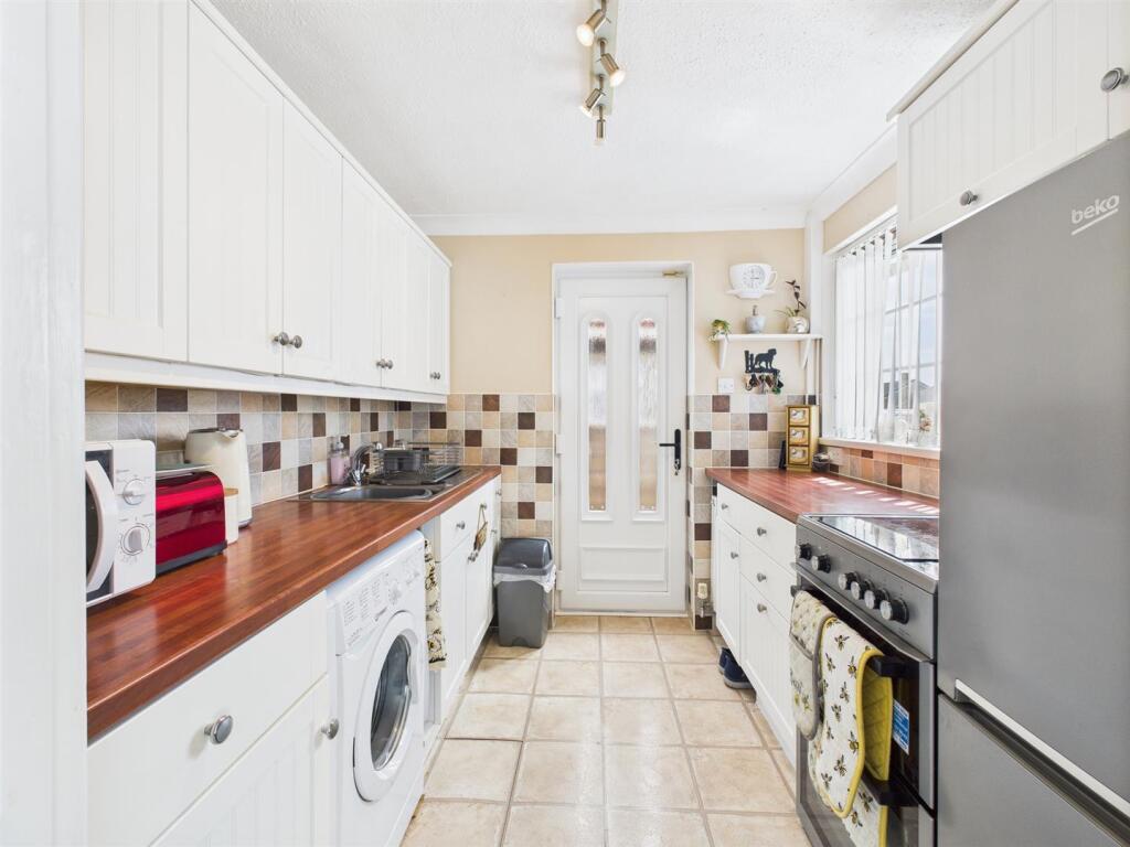Kitchen: