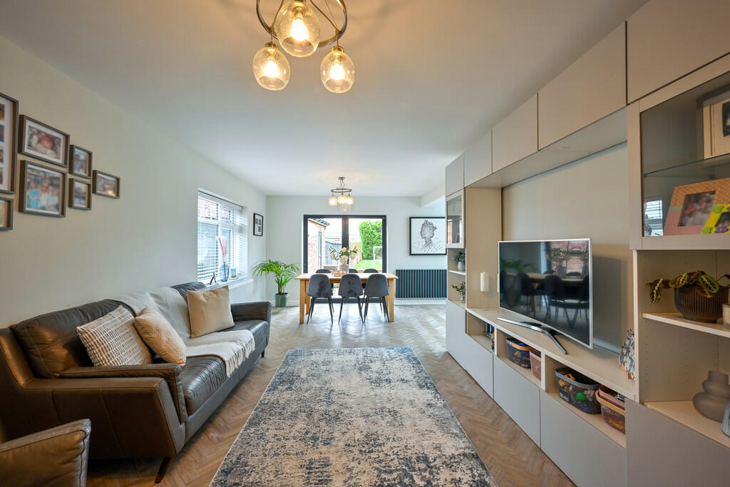 Family Room / Din...