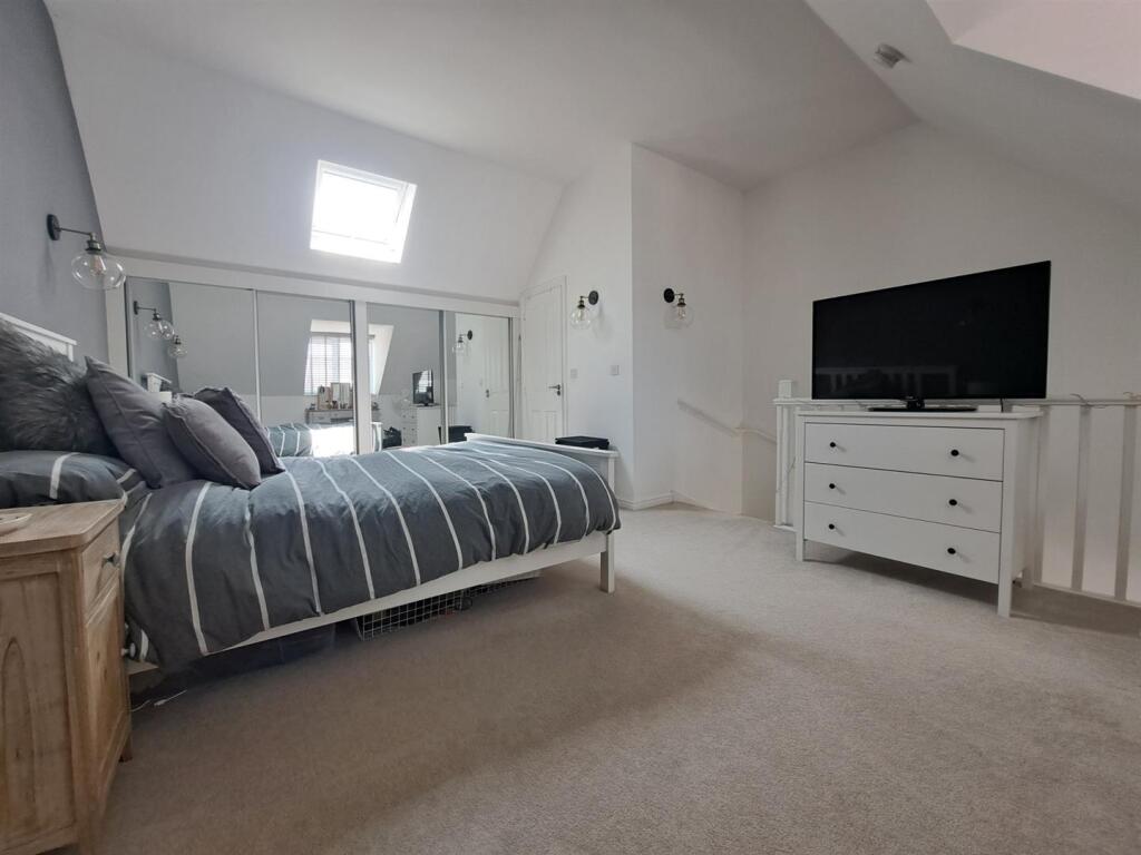 Dragonfly Way, Pineham