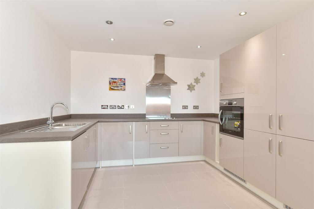 Kitchen/Lounge/ Dining Area