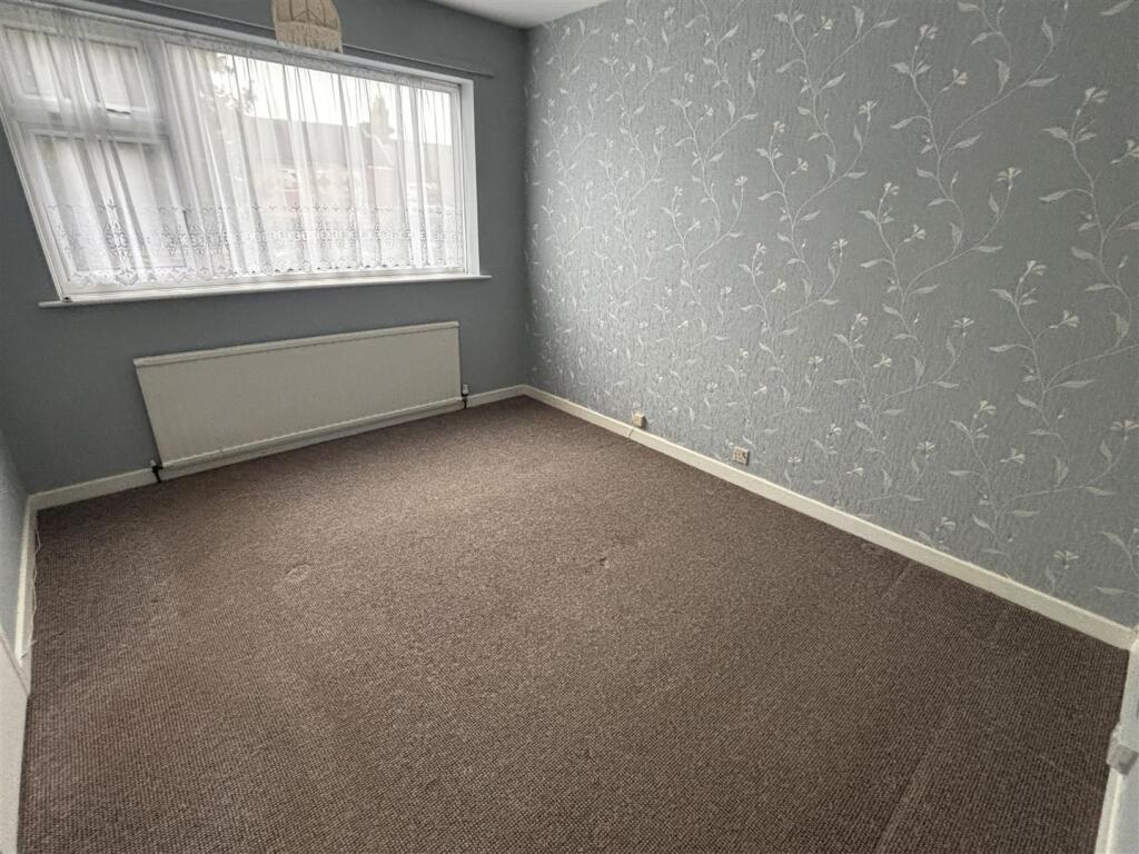 19DL-bedroom1.JPG
