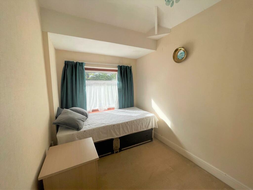 Bed 3.jpg