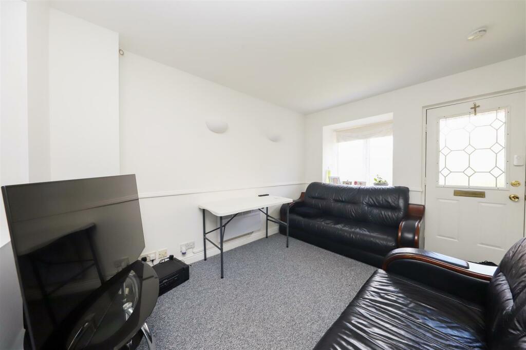 90 Greystoke Drive (5) copy.jpg