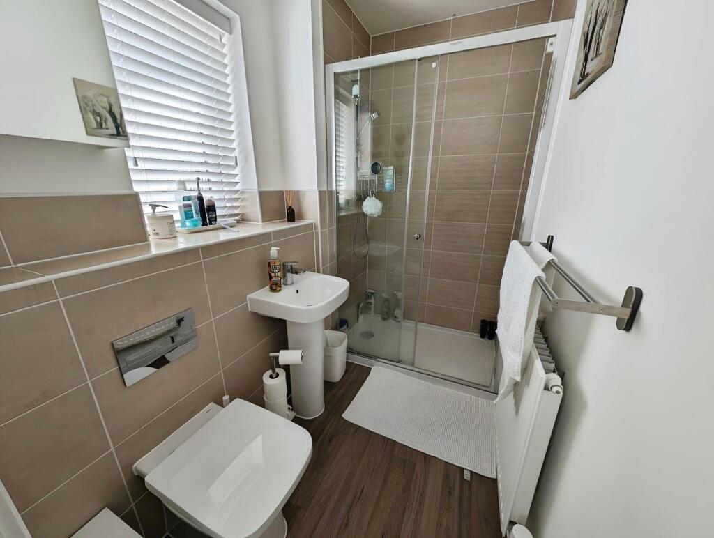 227e1b2c-ensuite.jpg