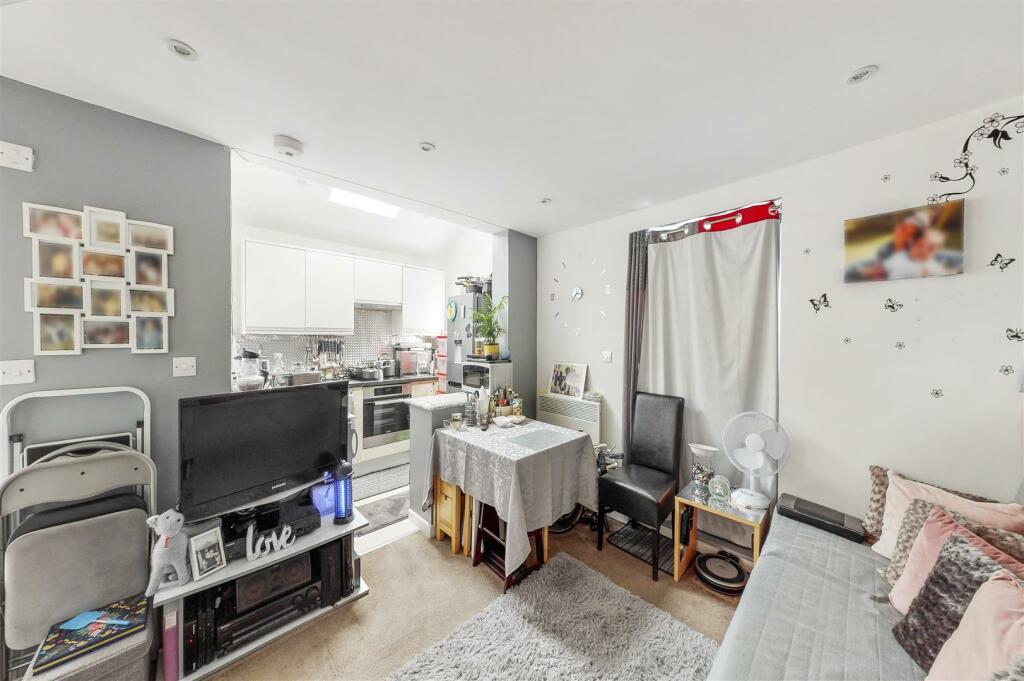 218b High Street - iDTOFgGUXSOVIE6jvjae.jpg