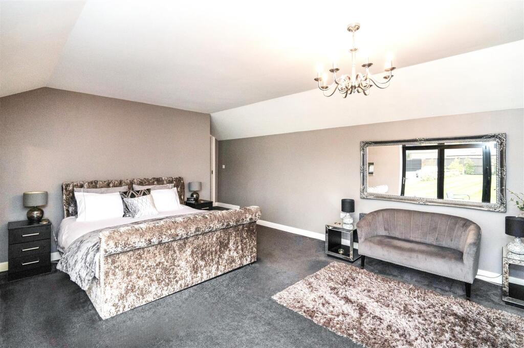 MASTER BEDROOM SUITE