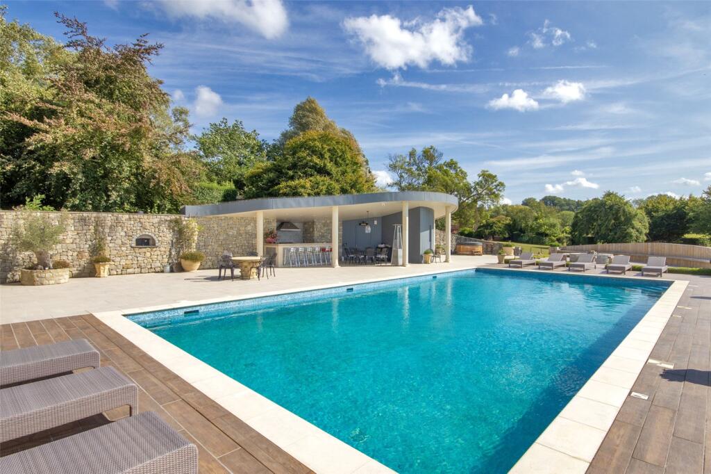 Pool &amp; Pool House